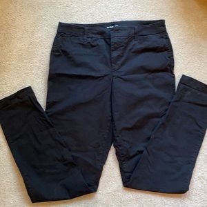 Black Old Navy Mid-Rise Skinny Everyday Khakis Chinos